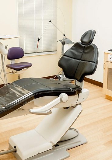 Pediatric dental clinic treatment chair for children's emergency dental care